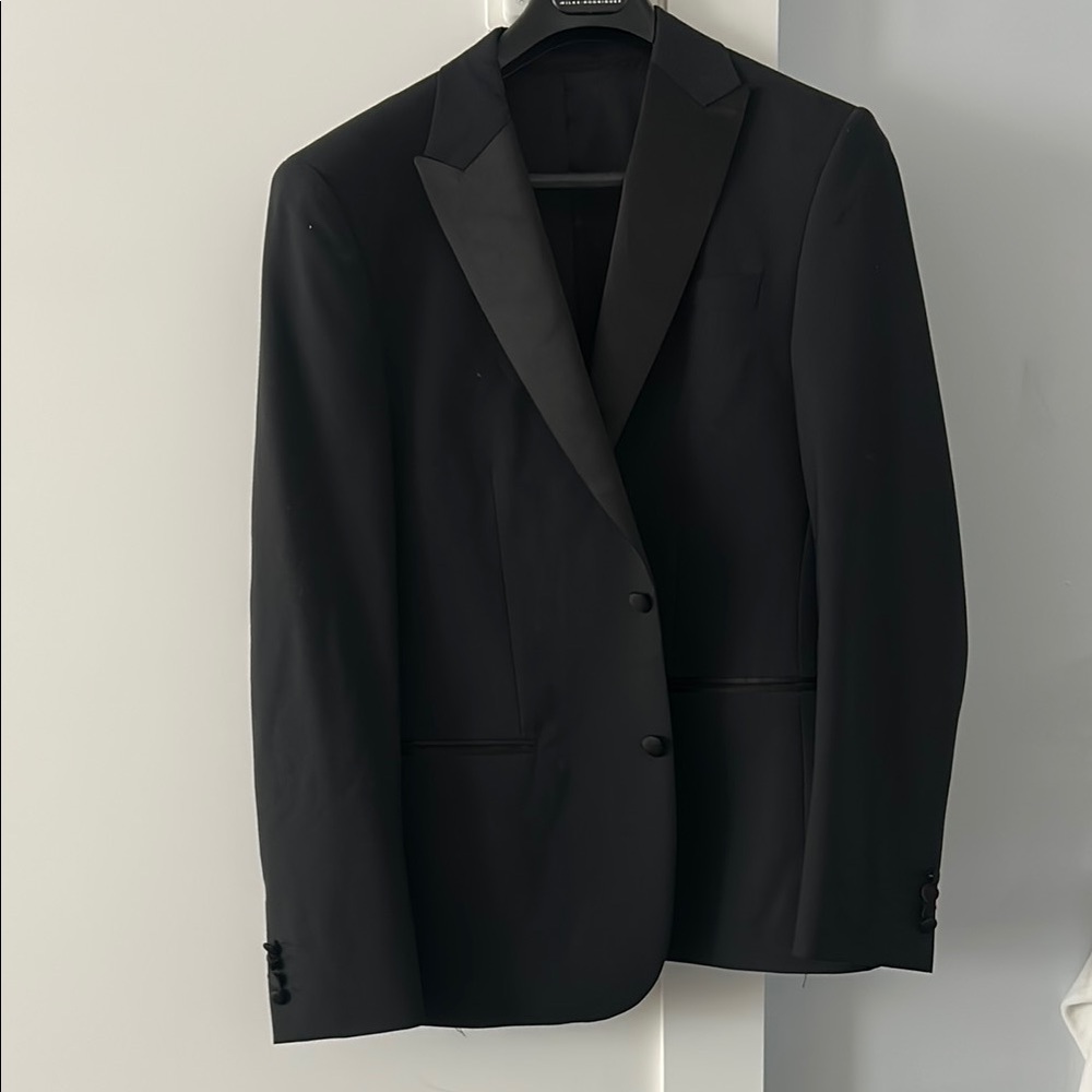 Men's Black tuxedo coat